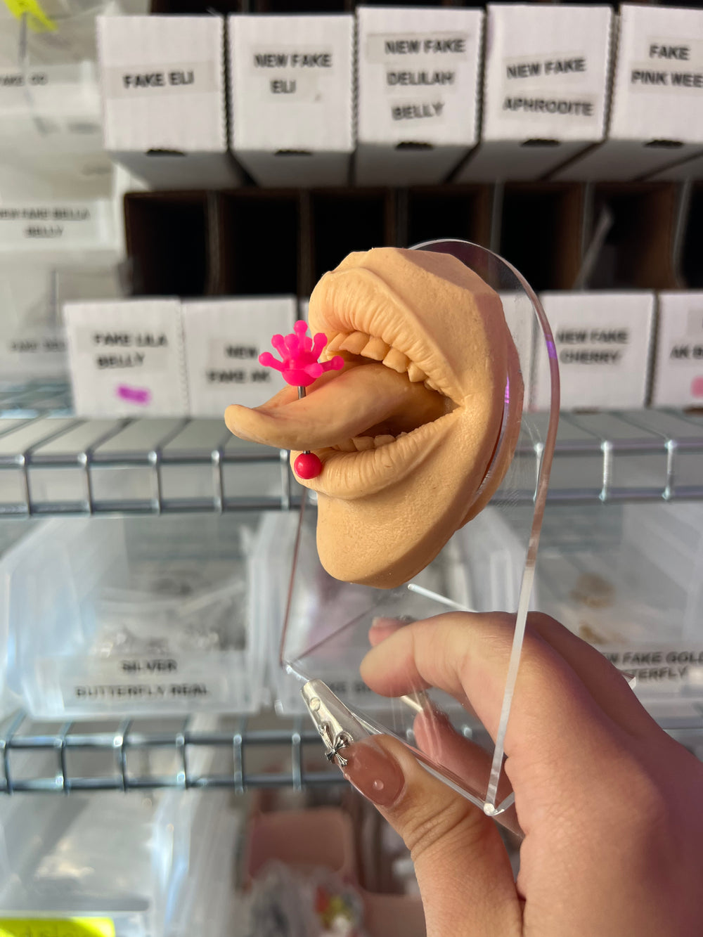 Atom Tongue Bar